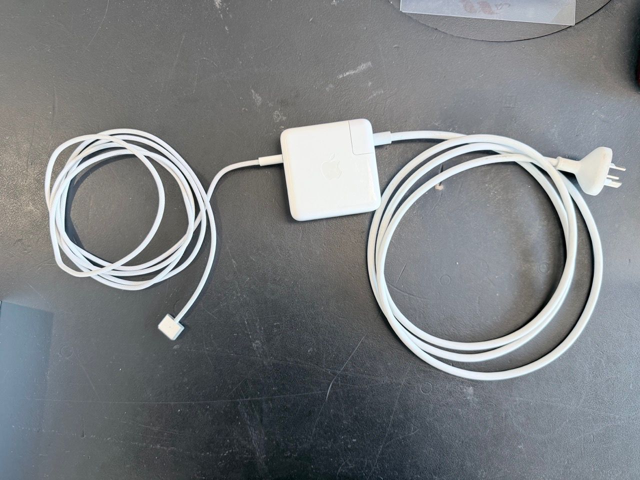 MacBook Air (15-Inch, M2, 2023) Silver - View 5