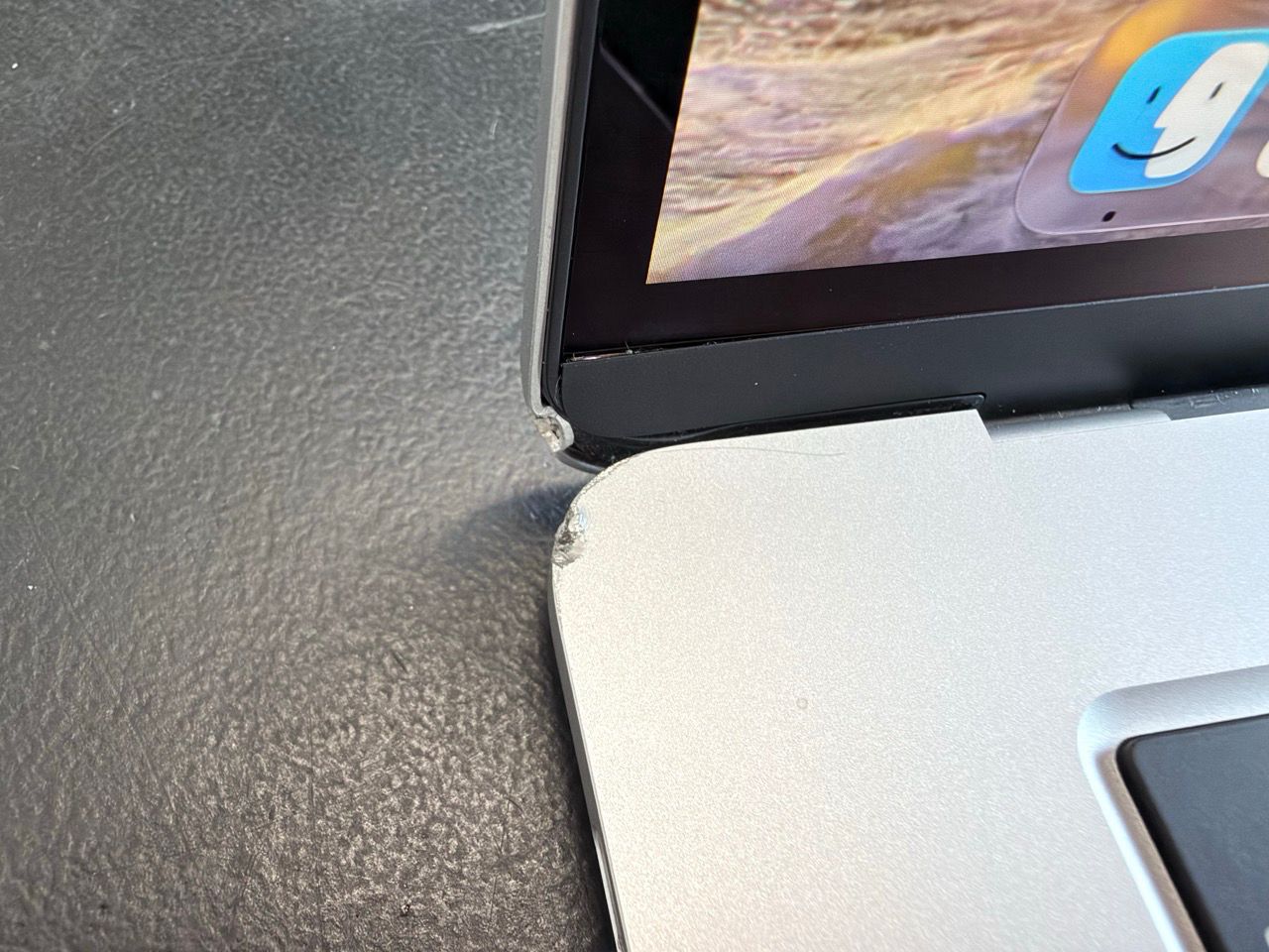 MacBook Air (15-Inch, M2, 2023) Silver - View 6