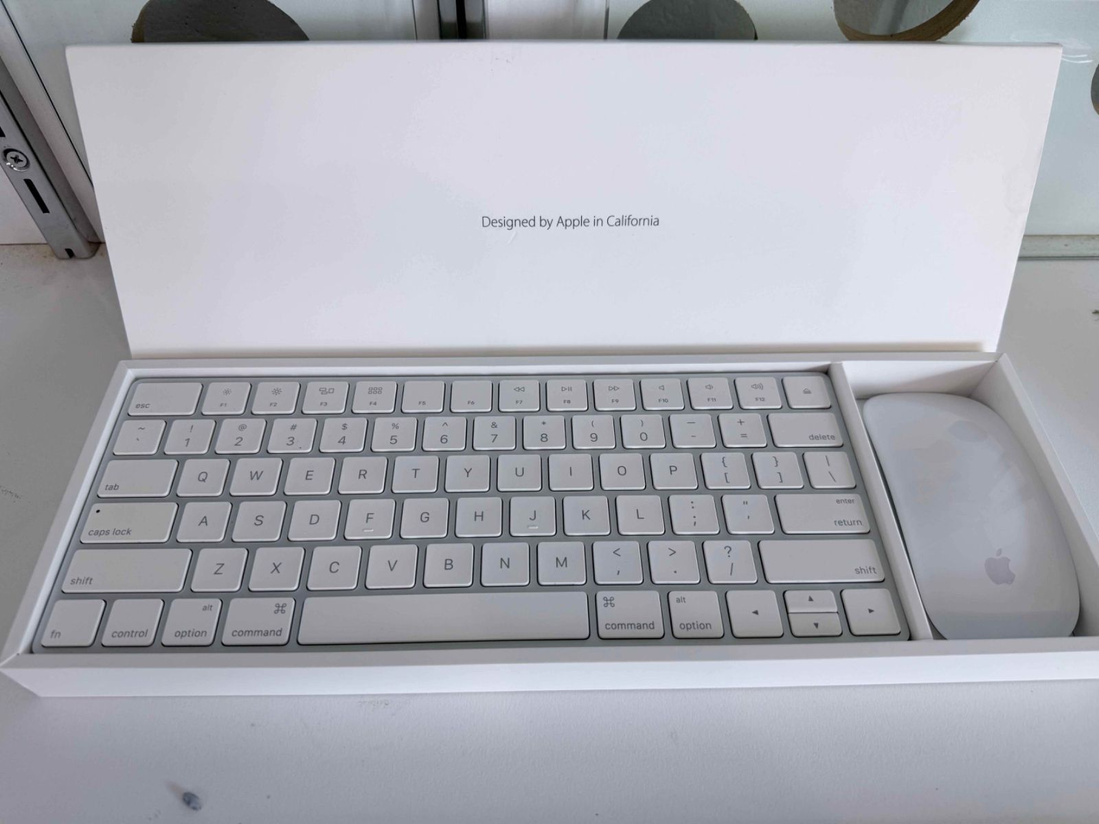 Keyboard 2 and Mouse 2 White